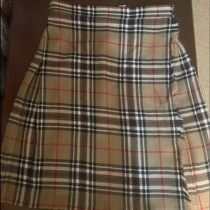 Fall is here! Great skirt for it.
